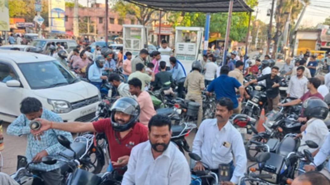 अंतरराष्ट्रीय बाजार में कच्चे तेल की कीमतों में उछाल: नायरा एनर्जी ने बढ़ाए पेट्रोल-डीजल के दाम