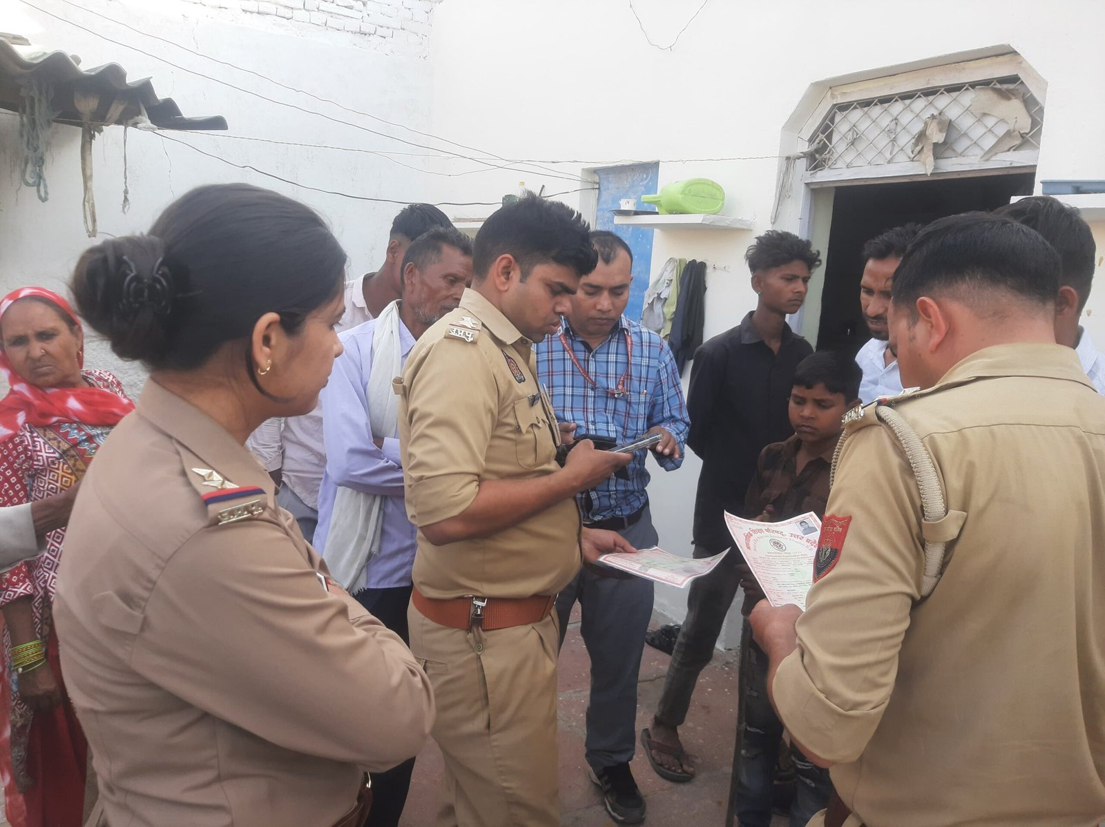 दावत के बीच पहुंची पुलिस, उम्र कम होने के कारण रुकवाई शादी