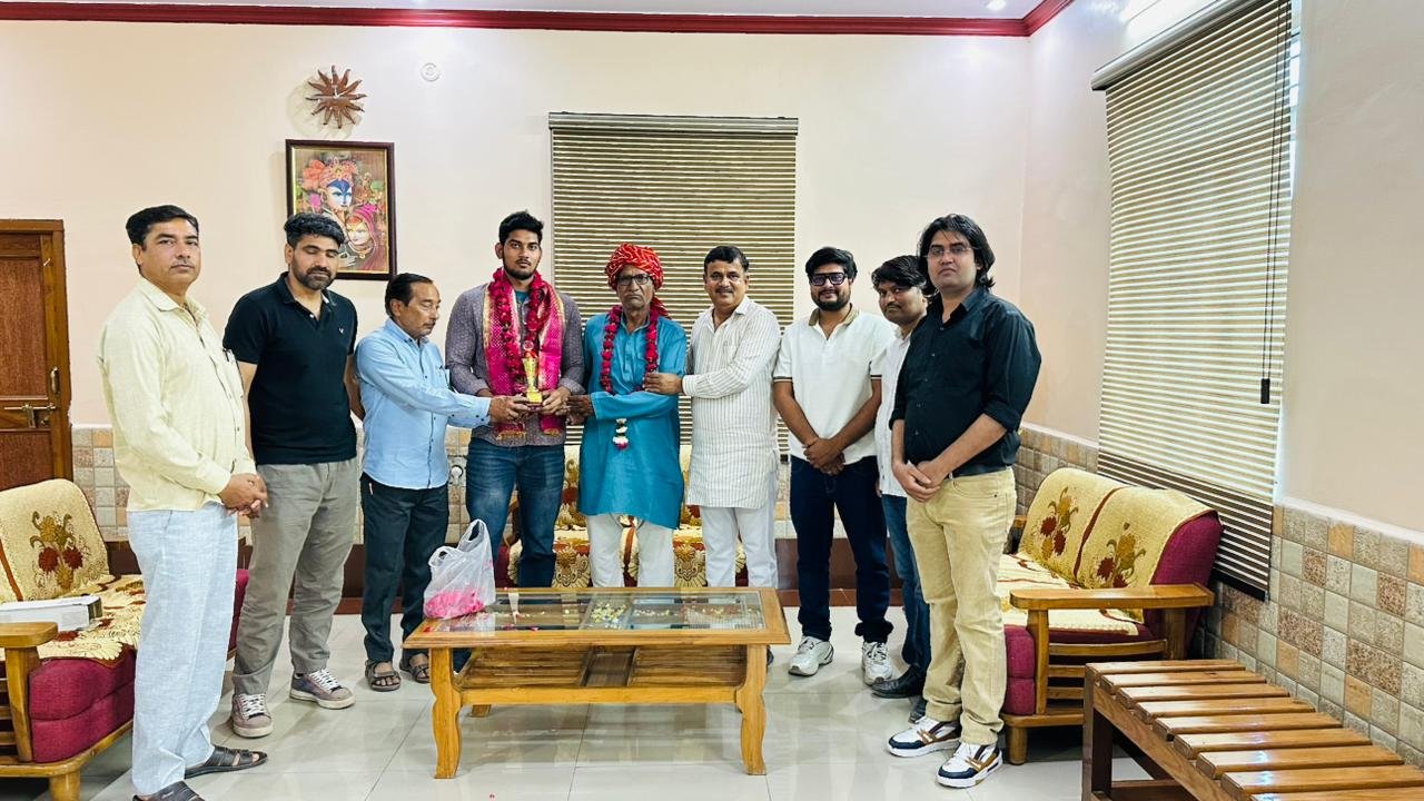 बेटलिफ्टिंग में हिमांशु चाहर ने जीता गोल्ड, कॉलेज में हुआ भव्य स्वागत