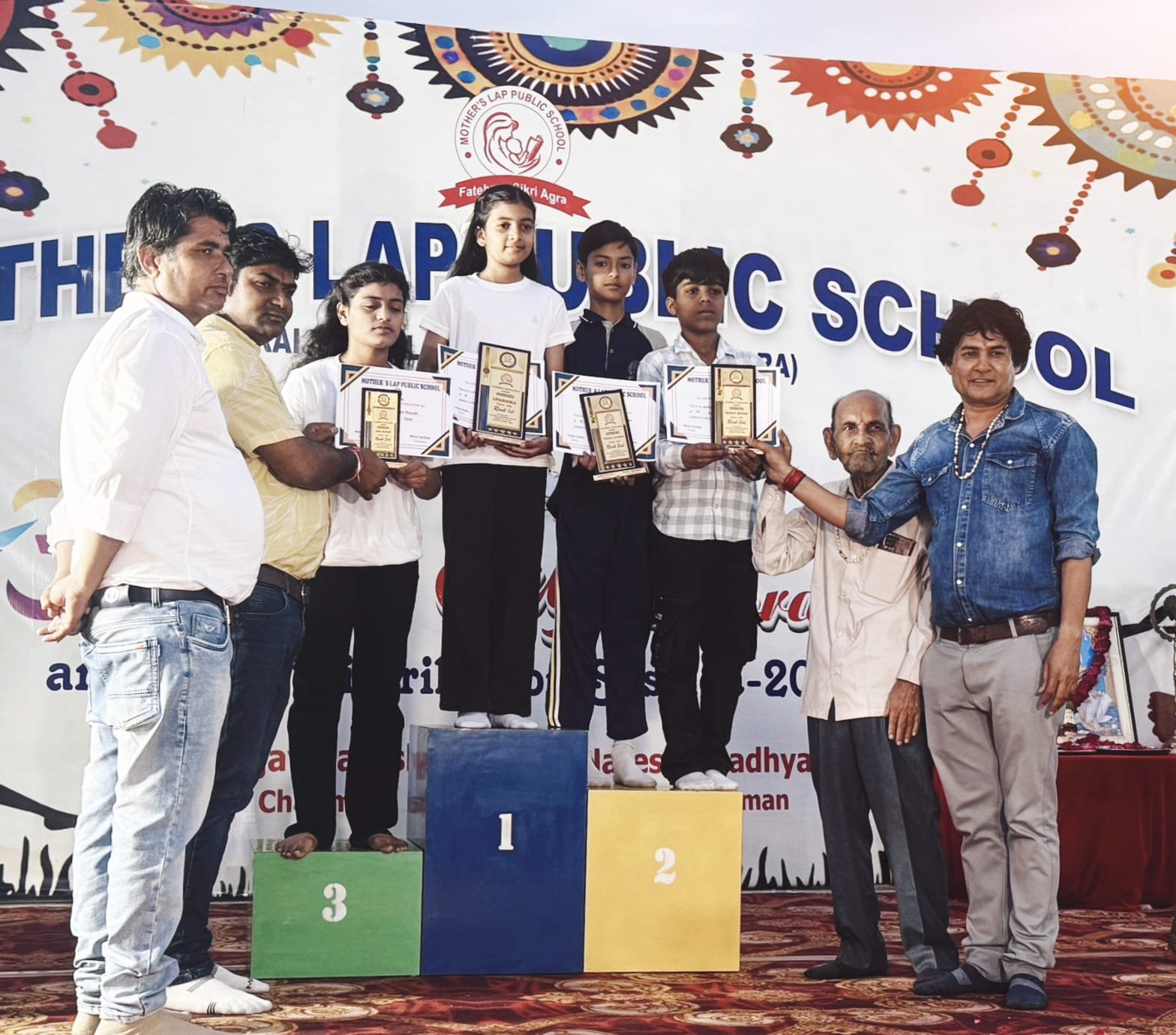 मदर्स लैप पब्लिक स्कूल के वार्षिकोत्सव में छात्र-छात्राओं ने बिखेरे प्रतिभा के रंग