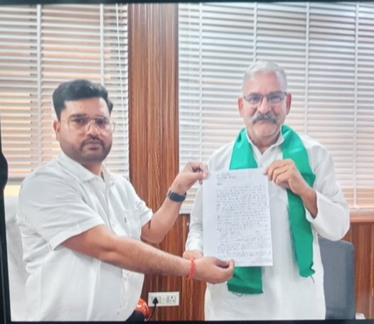 निजी स्कूलों की 'किताब-ड्रेस' लूट के खिलाफ गरजी किसान यूनियन लोकशक्ति; BSA को सौंपा ज्ञापन