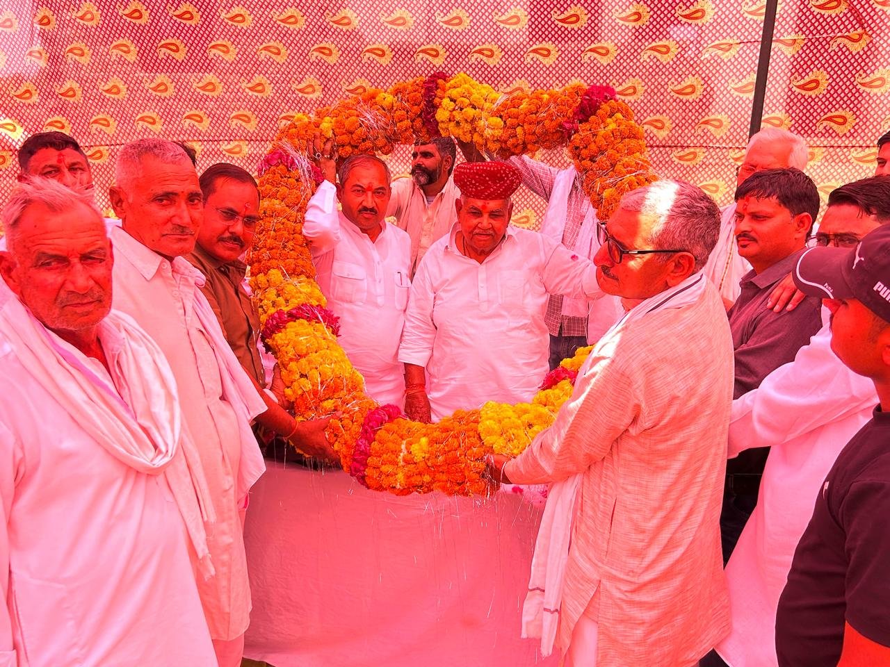 फतेहपुर सीकरी: ₹10.25 करोड़ से चमकेगी देहात की सड़कें, विधायक चौ. बाबूलाल ने किया शिलान्यास