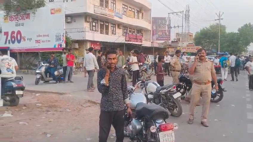 आगरा के बंदू कटरा में पुलिस का सख्त अभियान, पटाखों वाली बुलेट के कटे चालान