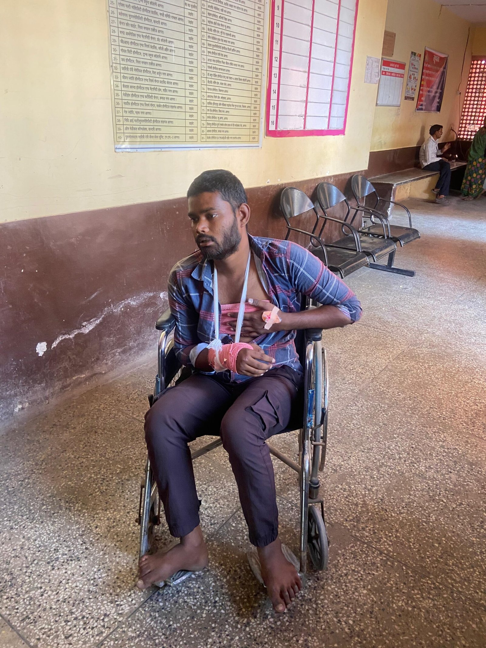 किरावली में दबंगई: युवक को रास्ते में रोककर पीटा, घर में घुसकर जानलेवा हमला, अस्पताल में भर्ती