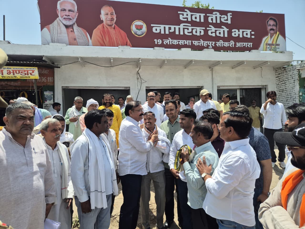 सांसद राजकुमार चाहर ने 'सेवा तीर्थ' पर सुनीं जन-समस्याएं, अधिकारियों को दिए त्वरित समाधान के निर्देश