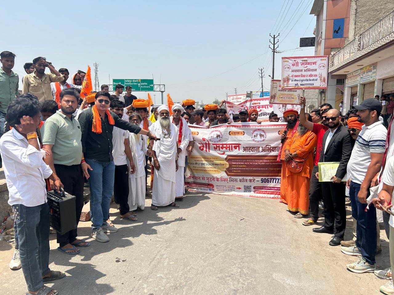 गौ माता को 'राष्ट्र माता' का दर्जा दिलाने के लिए किरावली में हुंकार, तहसीलदार को सौंपा ज्ञापन