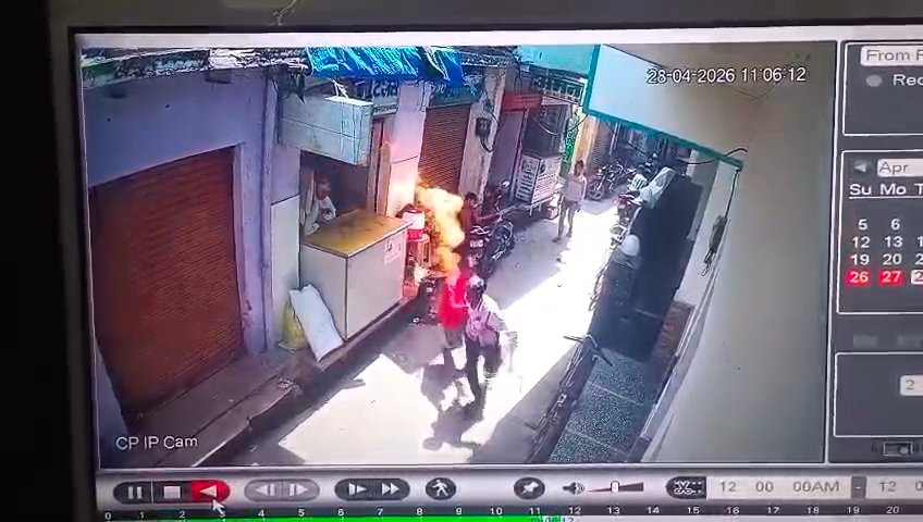 अछनेरा मेन मार्केट में हड़कंप: टेलर की दुकान में अचानक लगी आग, सूझबूझ से टला बड़ा हादसा