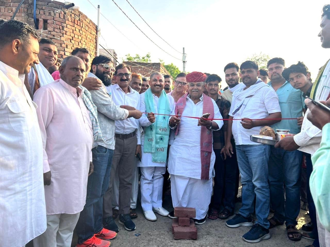 फतेहपुर सीकरी में विकास की रफ्तार: विधायक चौधरी बाबूलाल ने किया 1100 मीटर सड़क का शिलान्यास