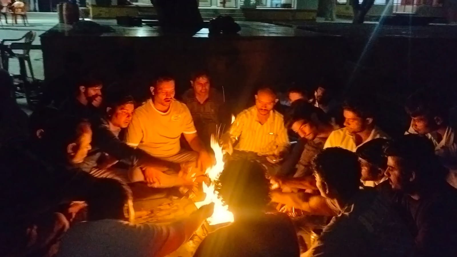 किरावली में आंदोलन कुचलने की साजिश? धरने पर काटी गई बिजली, भड़के पूर्व सैनिक भोज कुमार फौजी