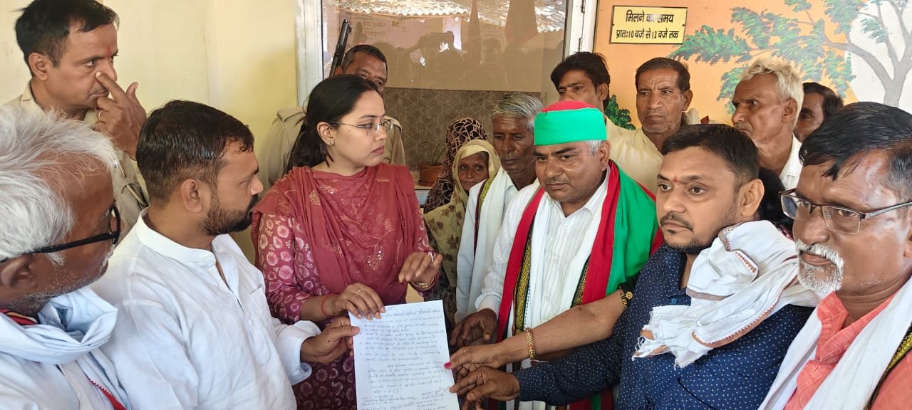 तहसील मुख्यालय पर किसानों का हल्लाबोल: चार सूत्रीय मांगों को लेकर घेराव, 12 मई को होगी निर्णायक वार्ता