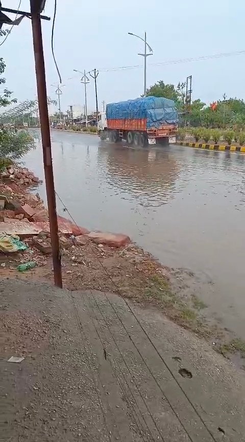 जयपुर नेशनल हाईवे पर जलभराव की समस्या, ग्रामीणों ने संपूर्ण समाधान दिवस में लगाई गुहार