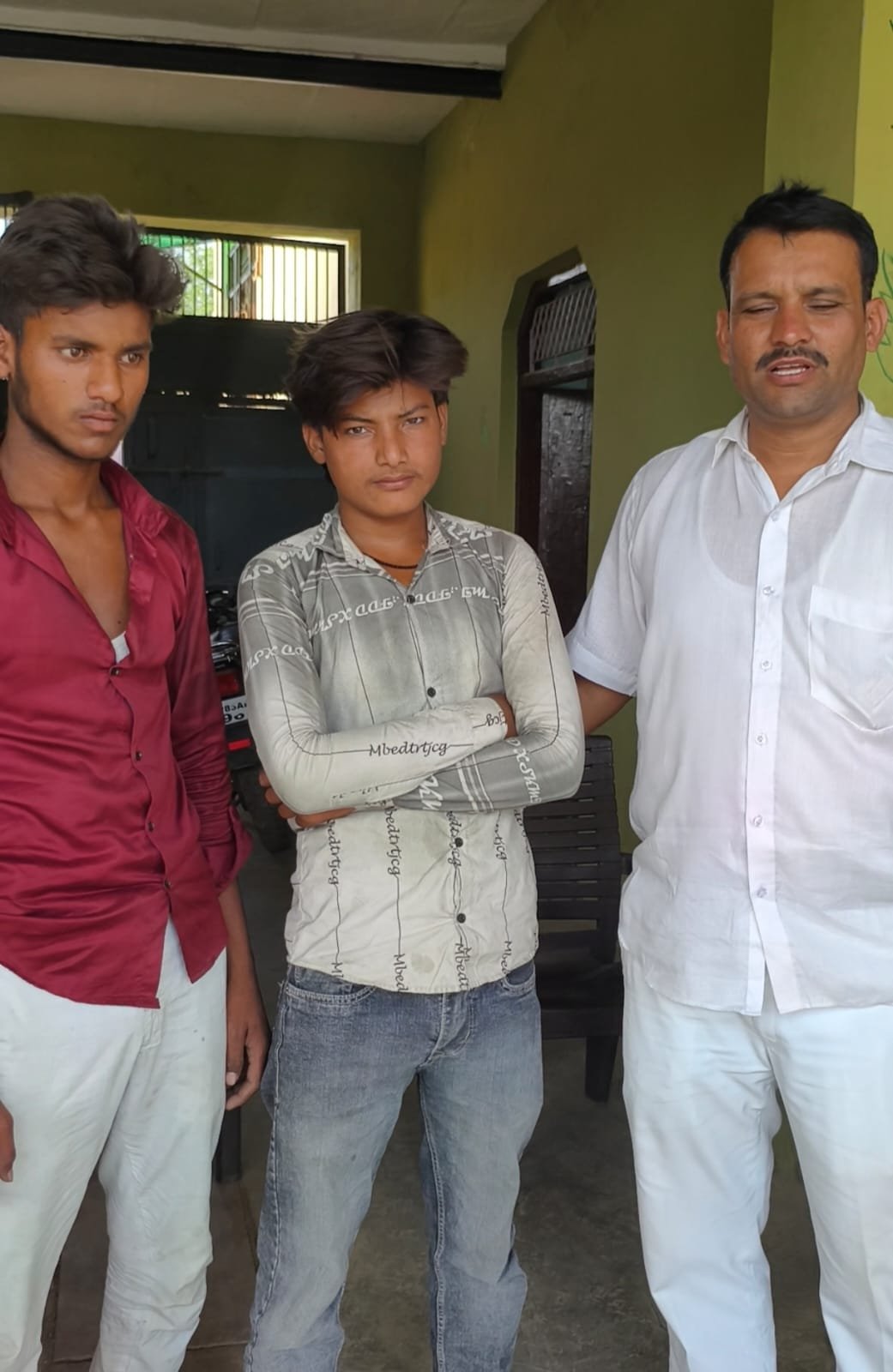 किरावली क्षेत्र में मिलावटी दाल बेचते दो संदिग्ध किशोर पकड़े गए, कागारौल स्थित गोदाम पर खाद्य विभाग की बड़ी छापेमारी