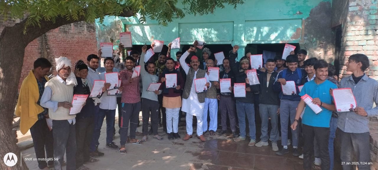 फतेहपुर सीकरी में सपा की बैठक: पूर्व विधानसभा अध्यक्ष प्रदीप मुखिया बोले— महंगाई से हर वर्ग त्रस्त, प्रदेश में बदलाव की लहर
