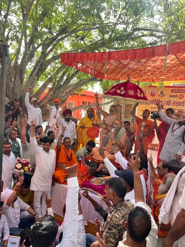 किरावली के मौनी बाबा आश्रम में शंकराचार्य स्वामी अविमुक्तेश्वरानंद का भव्य स्वागत, उमड़ा जनसैलाब