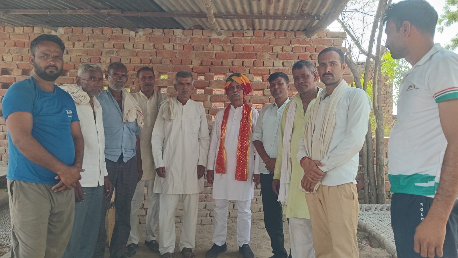 आगरा: गाँव खेड़ा बाक़न्दा में जिलाध्यक्ष चौधरी प्रदीप मुखिया का ऐतिहासिक स्वागत; महंगाई, बिजली और टोरेंट पावर के मुद्दे पर सरकार को घेरा