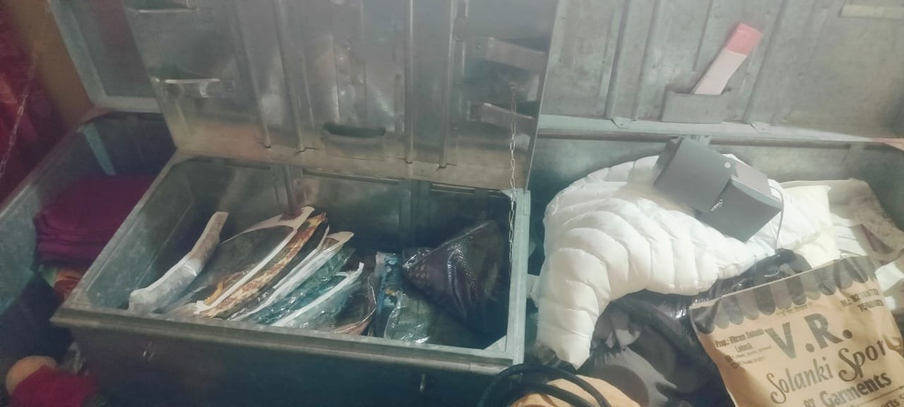 मिढ़ाकुर पुलिस की कार्यप्रणाली पर उठे सवाल: एक ही रात में तीन घरों को चोरों ने बनाया निशाना, लाखों की चोरी से बड़ौदा सदर में सनसनी