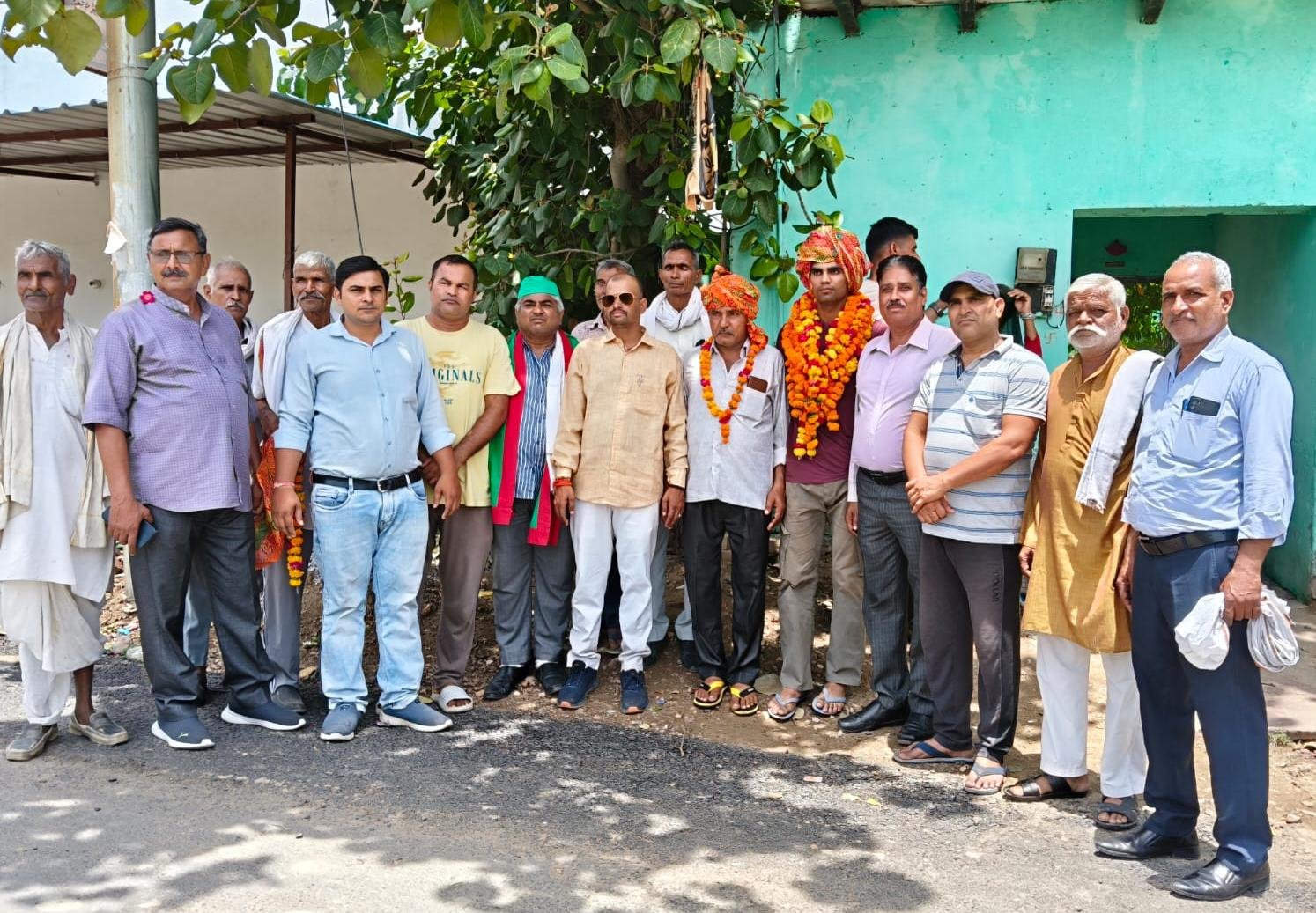 किरावली: किसान के बेटे रोहित सोगरवाल बने एयरफोर्स में फ्लाइंग ऑफिसर, हैदराबाद में ट्रेनिंग पूरी कर गांव लौटने पर जोरदार स्वागत