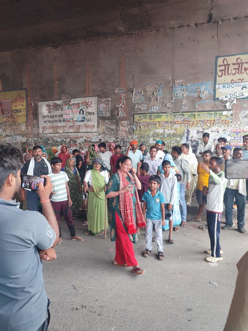 आगरा में बवाल: हाईवे जाम करने दौड़े किसान, पुलिस के फूले हाथ-पांव; नेता चौधरी दिलीप सिंह हाउस अरेस्ट