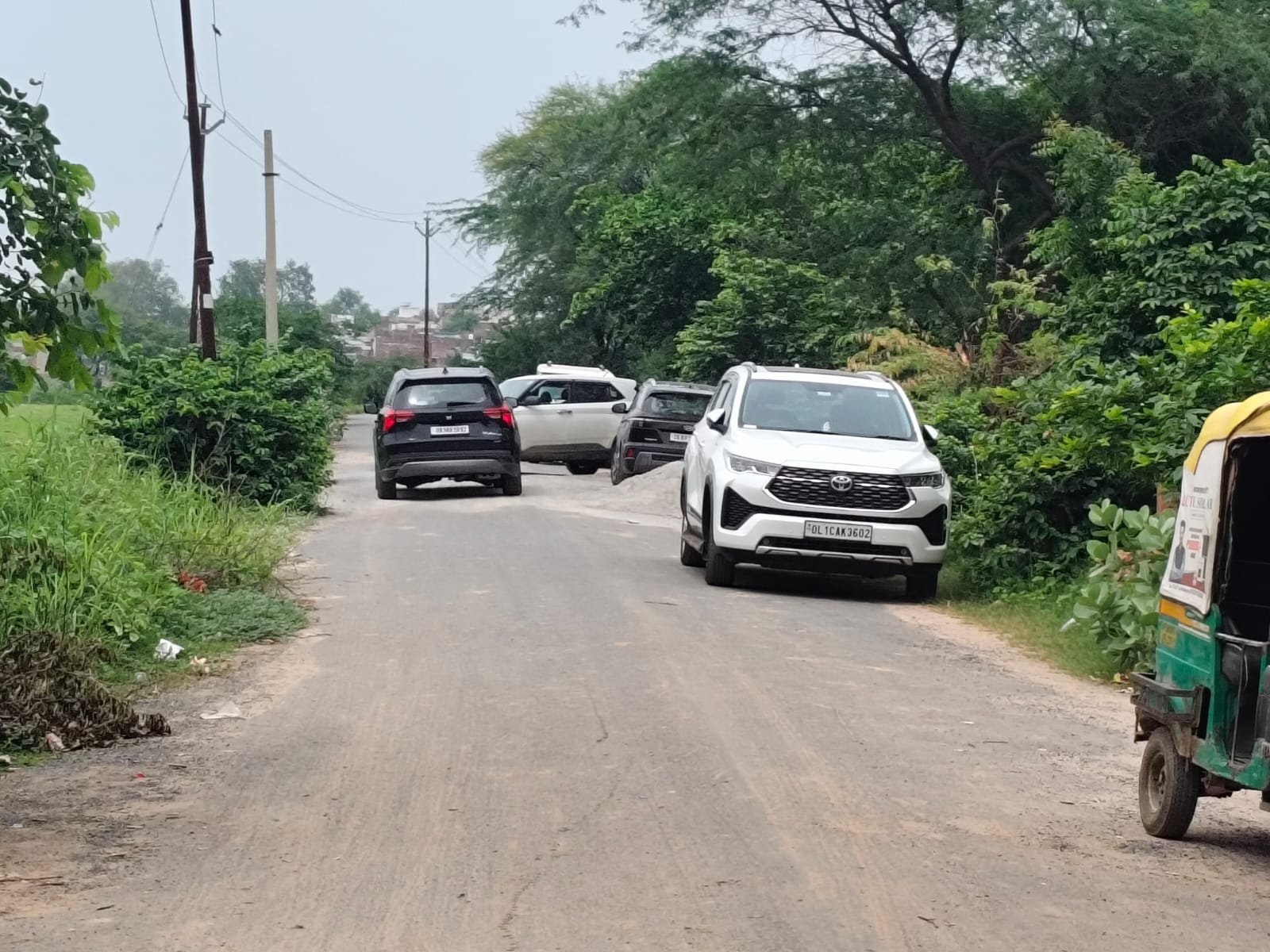 सीकरी पुलिस का ताबड़तोड़ एक्शन: 'लपका मुक्त अभियान' के तहत हिरन मीनार पर टूरिस्टों से ठगी करने वाले 2 लपके गिरफ्तार