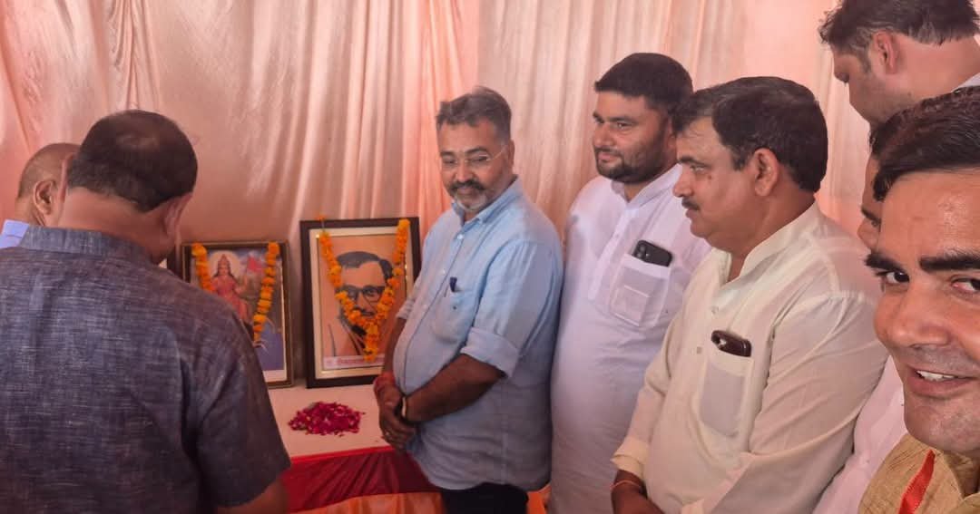 किरावली में फतेहपुर सीकरी विधानसभा का बूथ अध्यक्ष सम्मेलन संपन्न: 21 किलो की माला पहनाकर अतिथियों का भव्य स्वागत