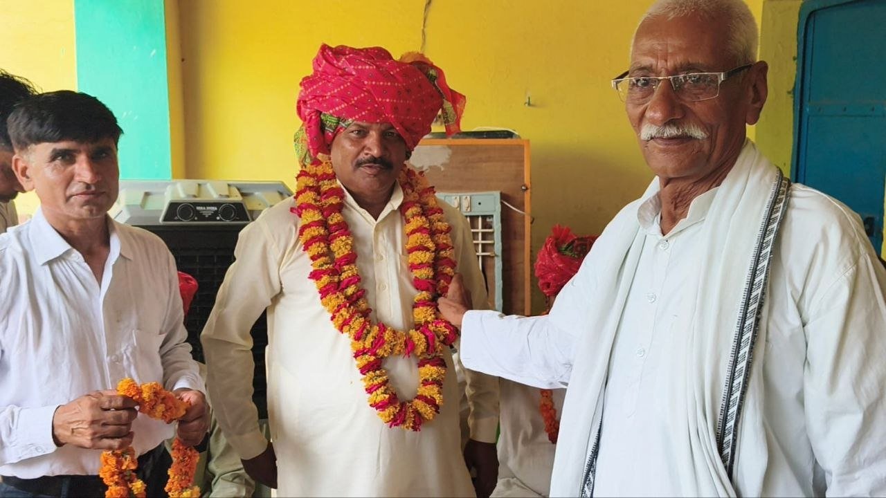 सादाबाद के भुर्रका में RLD के नवनियुक्त जिला कोऑर्डिनेटर सुरेन्द्र सिंह 'सुआ पहलवान' का भव्य स्वागत