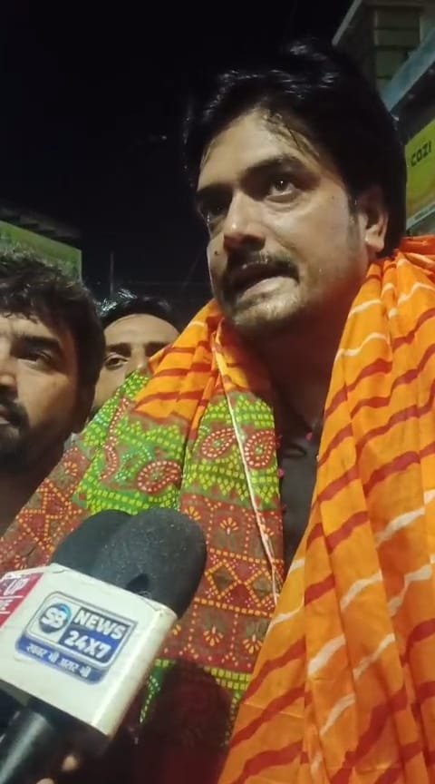किरावली में सर्वसमाज की एकजुटता! महाराजा सूरजमल की प्रतिमा को लेकर 36 बिरादरी के लोग धरने पर डटे