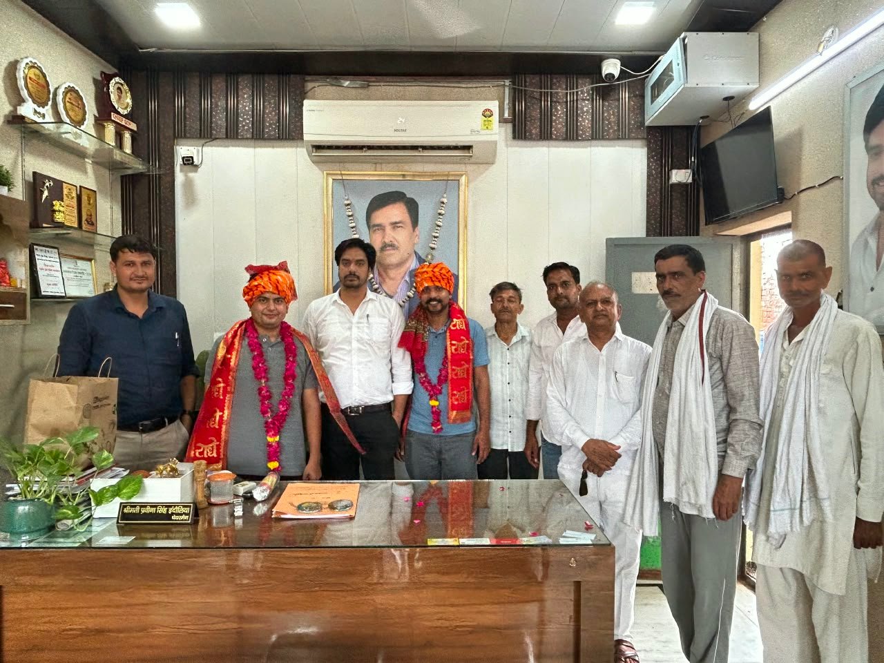 किरावली: सब इंस्पेक्टर पद पर चयनित आरक्षियों का चेयरमैन प्रतिनिधि अभिजीत सिंह इंदौलिया ने किया भव्य स्वागत, युवाओं को दिया सफलता का मंत्र