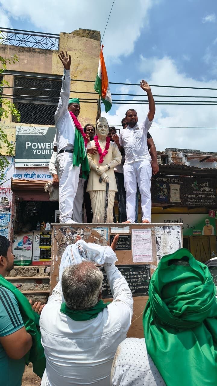 किरावली: BKU ने निकाली भव्य 'ट्रैक्टर तिरंगा यात्रा', किसानों की समस्याओं को लेकर SDM के जरिए राष्ट्रपति को सौंपा ज्ञापन